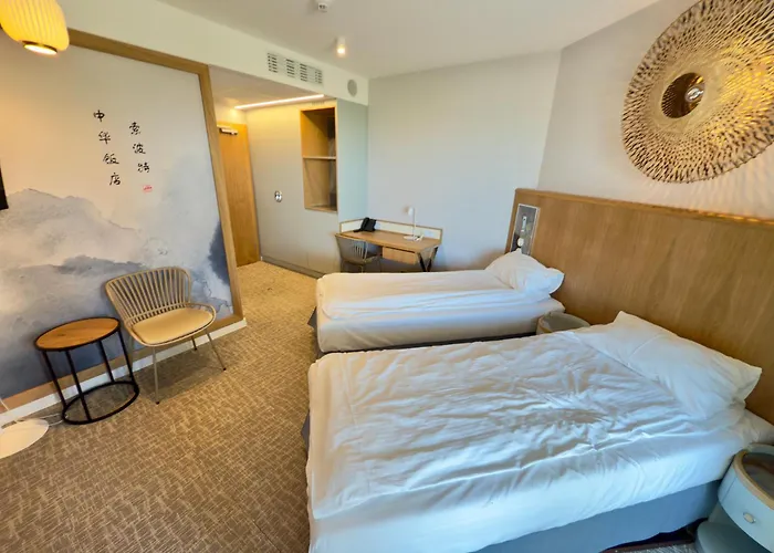 Готель Zhong Hua