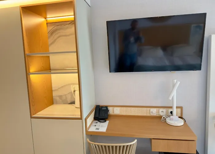 Готель Zhong Hua 3*