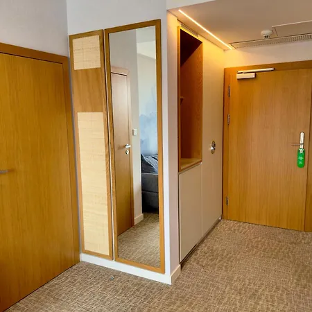 Hotel Zhong Hua 3*
